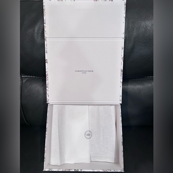 Dior Privee Floral Print  Accessory Box with pillow and pouch/bag - Picture 2 of 4